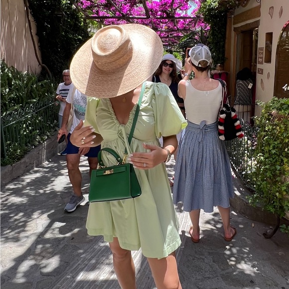 Abercrombie & Fitch Dresses & Skirts - Abercrombie Green Poplin Cotton Puff sleeve mini dress